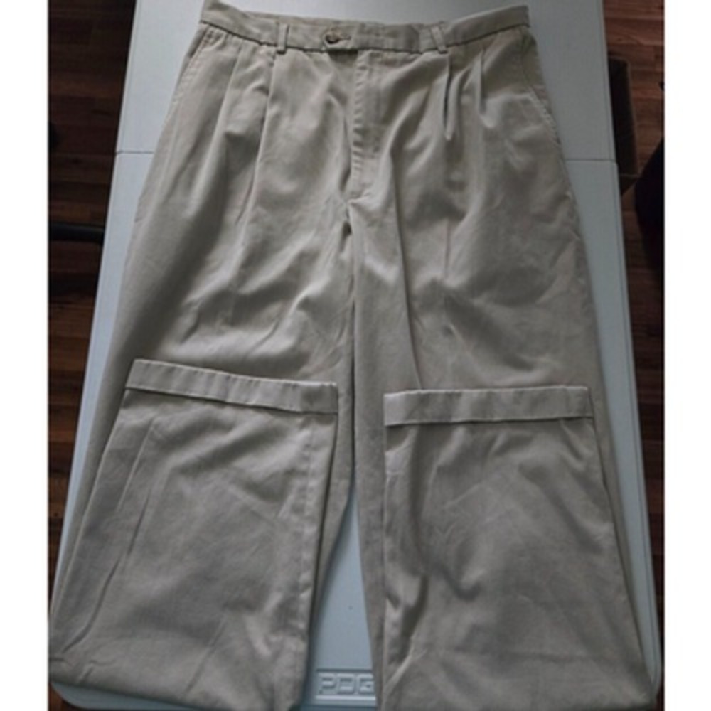 Haggar Men's Khaki Pleated Dress Pants Relaxed Fit 34x34 Cotton Polyester